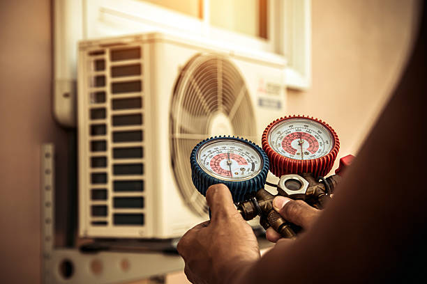 Professional Hvac Installation technician working in Oak Park, MN